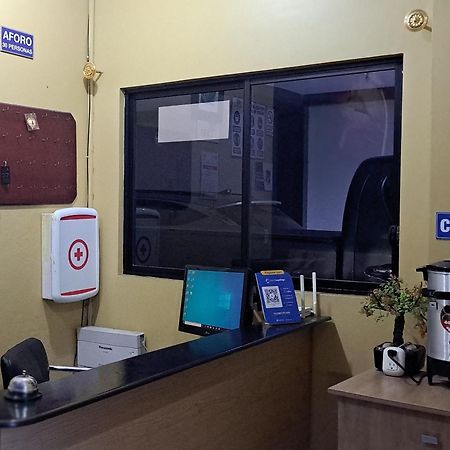 Hostal Los Lirios Loja Eksteriør billede