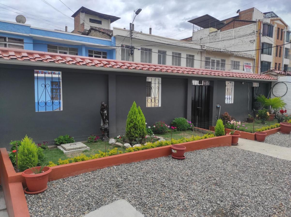 Hostal Los Lirios Loja Eksteriør billede