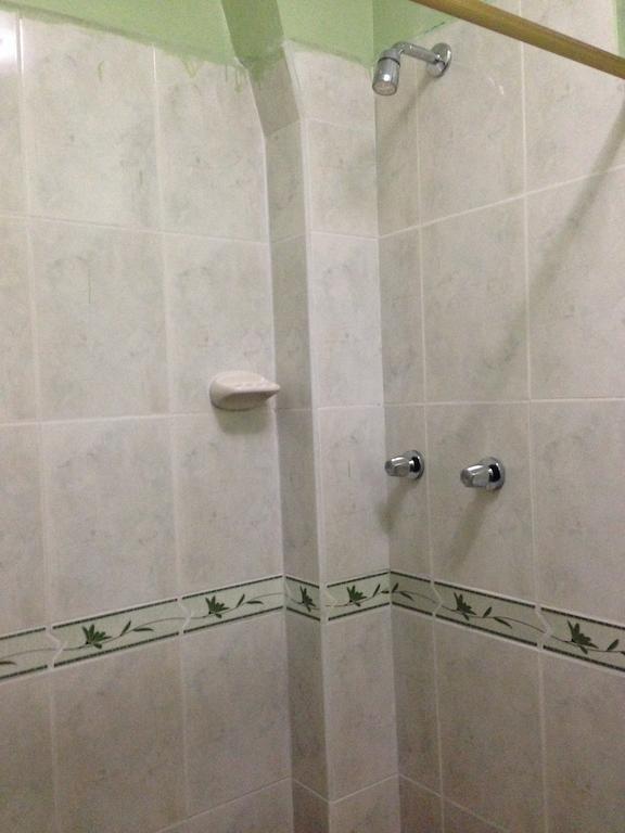 Hostal Los Lirios Loja Værelse billede
