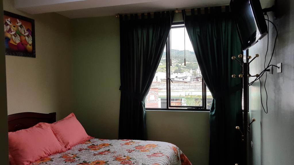 Hostal Los Lirios Loja Eksteriør billede