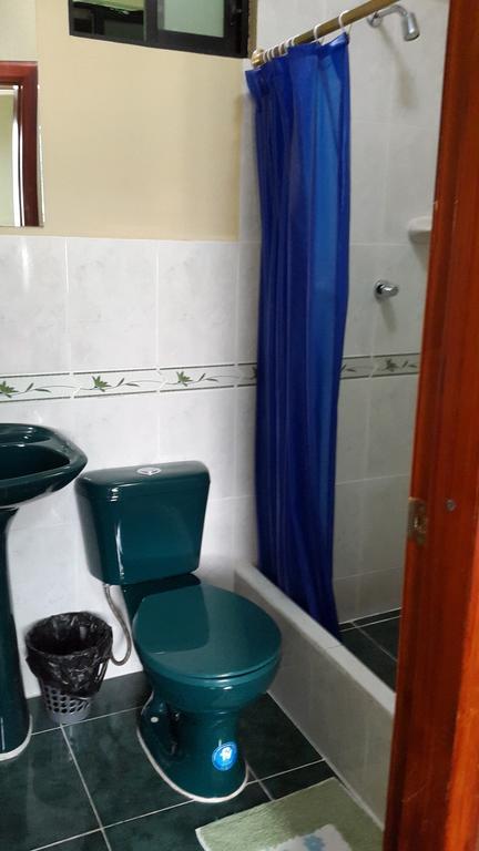 Hostal Los Lirios Loja Eksteriør billede