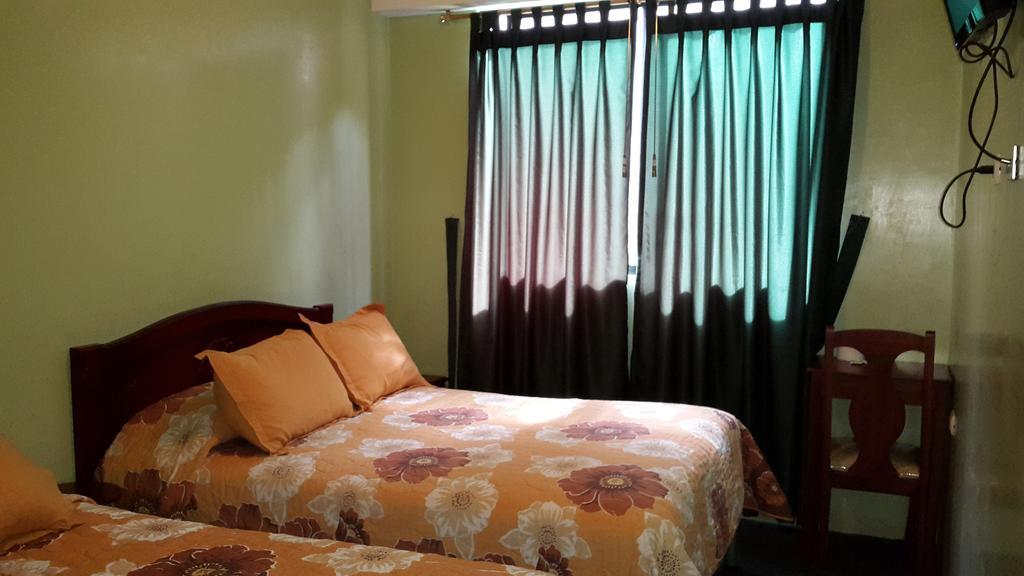Hostal Los Lirios Loja Eksteriør billede