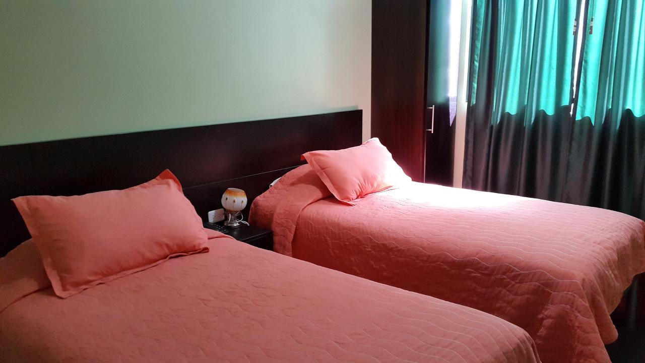 Hostal Los Lirios Loja Eksteriør billede