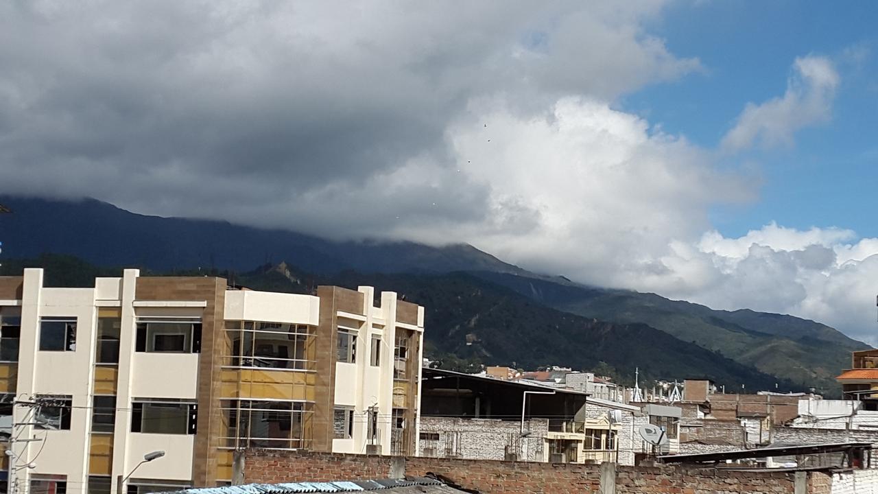 Hostal Los Lirios Loja Eksteriør billede