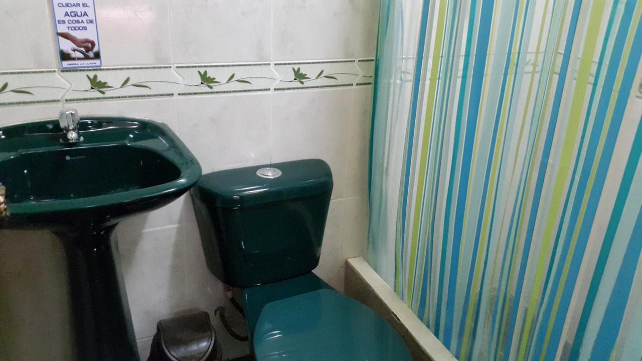 Hostal Los Lirios Loja Eksteriør billede