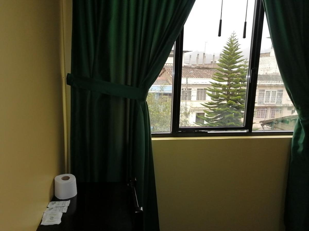 Hostal Los Lirios Loja Eksteriør billede
