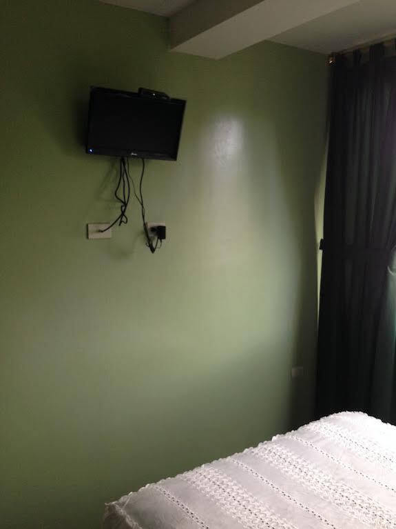 Hostal Los Lirios Loja Eksteriør billede